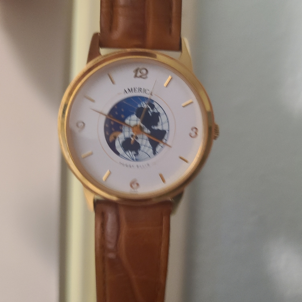 America Perry Ellis Watch - Picture 16 of 16